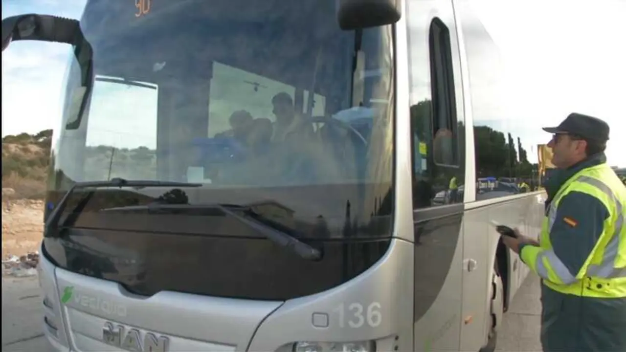 Detenido el conductor de un autobús en la A-43 por sextuplicar la tasa de alcohol