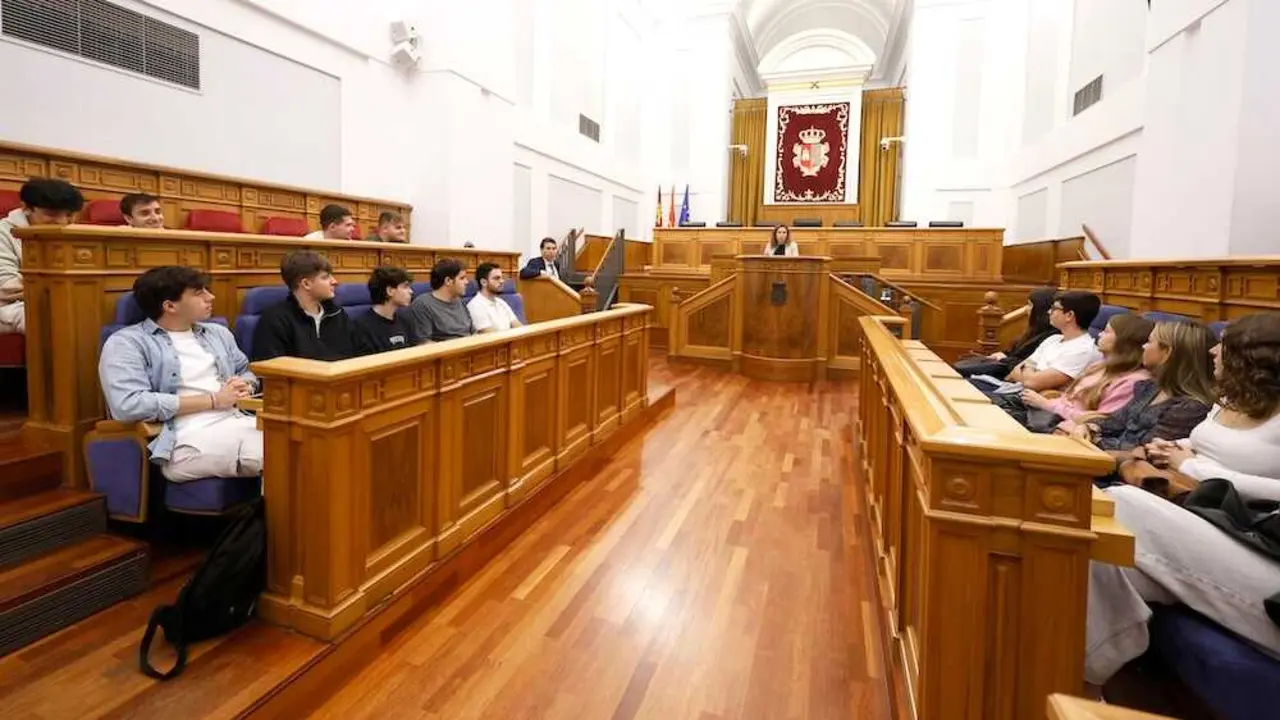 El programa ‘Cortes Abiertas’ lleva a 7.000 personas al Parlamento autonómico de Castilla-La Mancha
