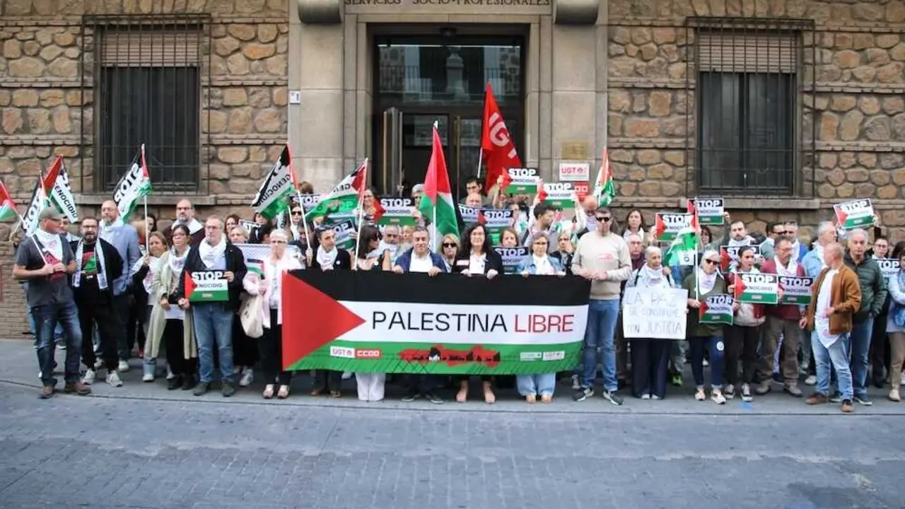 CCOO y UGT se han concentrado este miércoles en las cinco capitales de provincia de Castilla-La Mancha en apoyo del pueblo palestino