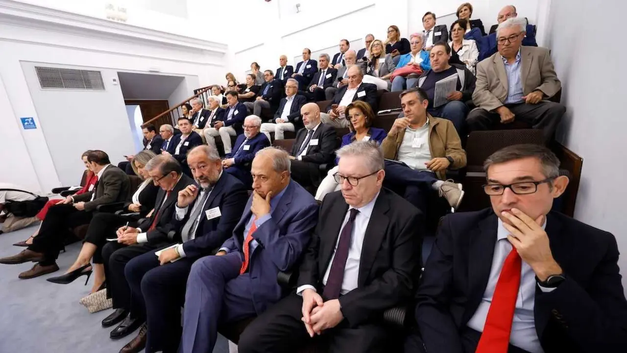 En la imagen invitados siguen la primera jornada del Debate del Estado de la Región en las Cortes de Castilla-La Mancha