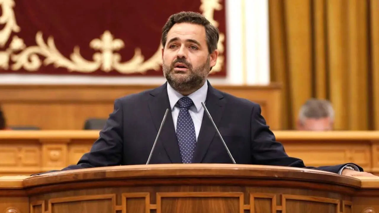 El presidente del PP de Castilla-La Mancha, Paco Núñez, durante su intervención en la primera jornada del Debate sobre el Estado de la Región