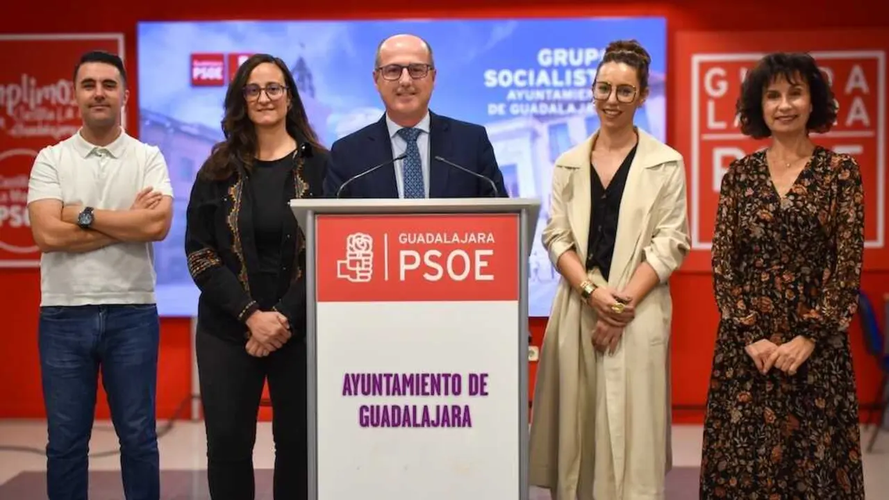 Alberto Rojo durante la rueda de prensa en la sede del PSOE de Guadalajara