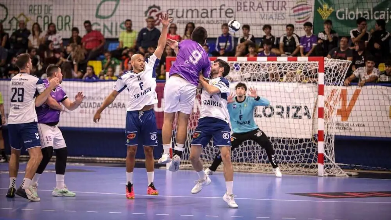 Un heroico Guadalajara se queda sin premio frente al poder del Granollers (29-32) - Fotografía: Óscar Gronard
