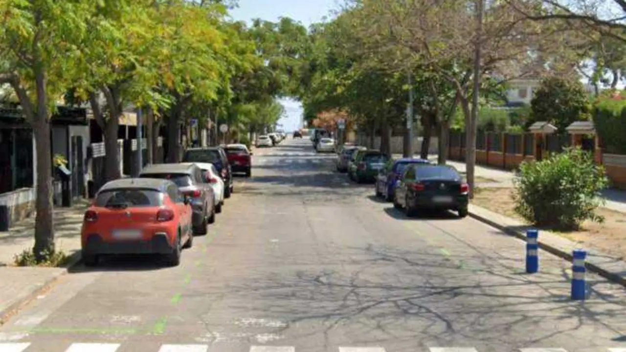 Herido crítico al ser cosido a puñaladas después de aparcar su coche en una calle