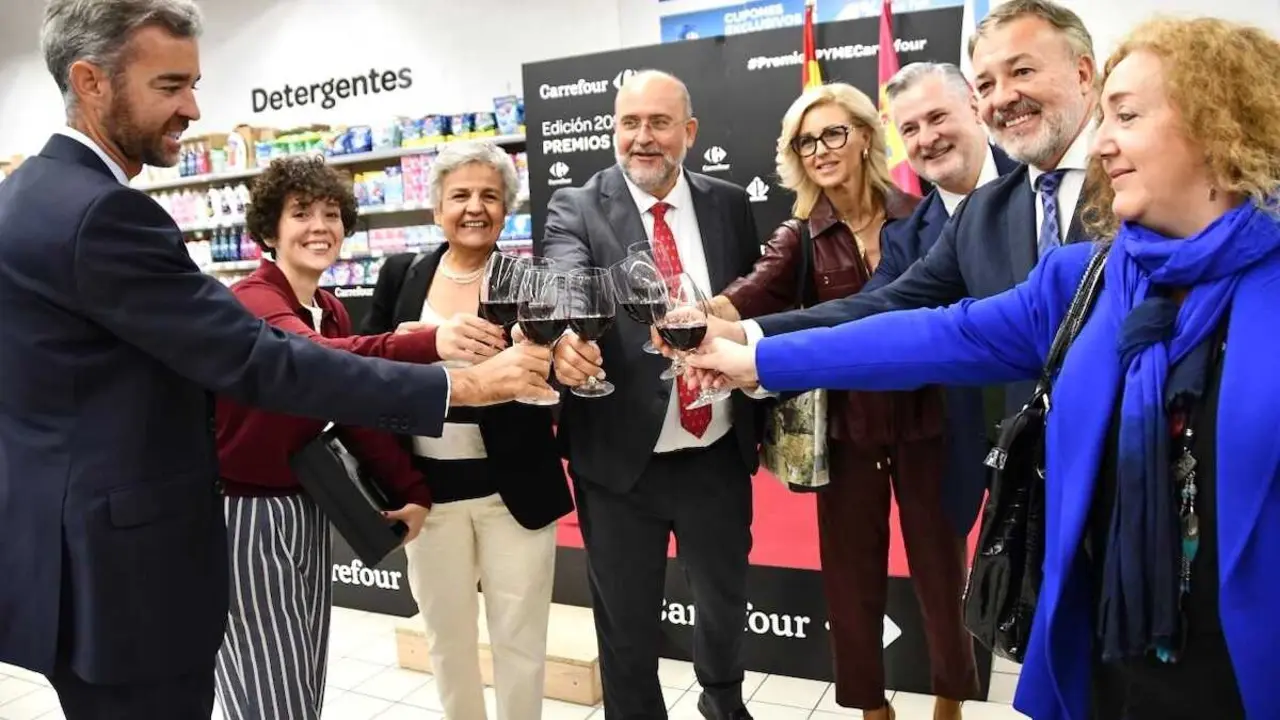 El vicepresidente primero del Gobierno de Castilla-La Mancha, José Luis Martínez Guijarro, ha participado en Cuenca en la entrega de los Premios Pyme Carrefour Castilla-La Mancha