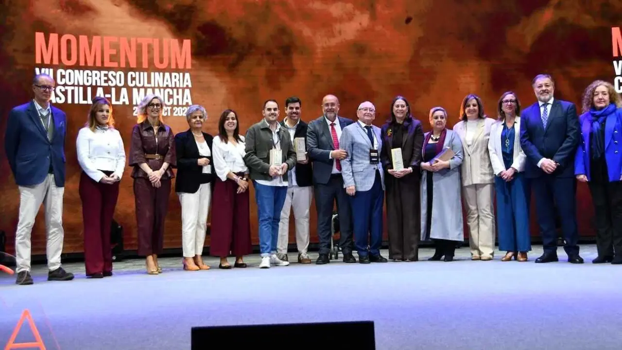 El vicepresidente primero del Gobierno regional, José Luis Martínez Guijarro, y la consejera de Economía, Empresas y Empleo, Patricia Franco, inauguran, en el Teatro Auditorio de Cuenca, la séptima edición del Congreso ‘Culinaria Castilla-La Mancha’