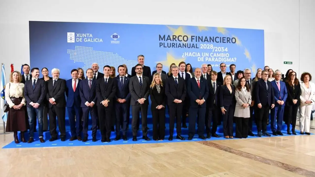 El vicepresidente primero del Gobierno de Castilla-La Mancha, José Luis Martínez Guijarro, ha intervendio en Santiago de Compostela, en la reunión de la delegación española del Comité Europeo de las Regiones (CdR)