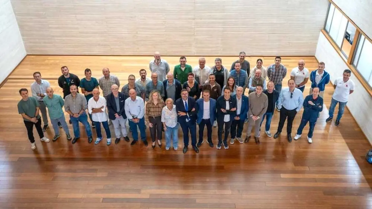 Imagen de familia de la reunión de la de la Comisión Técnica Regional del Programa Somos Deporte 3-18