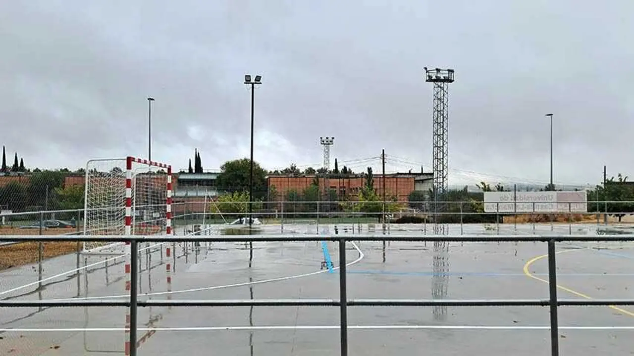 La Universidad de Castilla-La Mancha inaugura en Talavera una pista multideporte