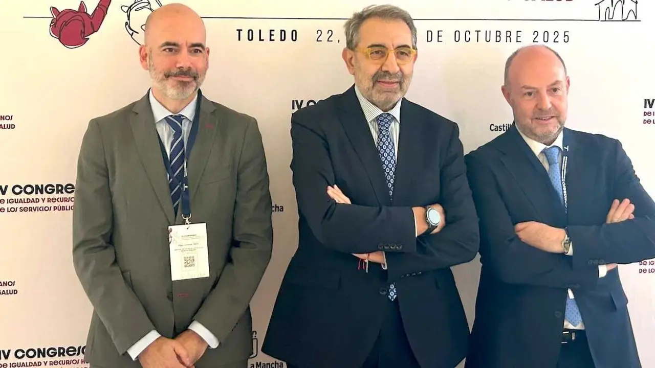 El consejero de Sanidad, Jesús Fernández Sanz (c), en la inauguración del IV Congreso Nacional de Igualdad y Recursos Humanos de los Servicios Públicos de Salud, que durante tres jornadas se va a desarrollar en Toledo
