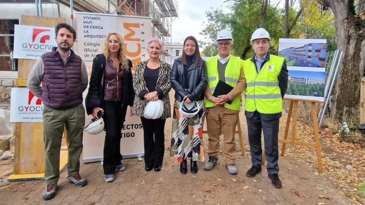 La consejera de Bienestar Social, Bárbara García Torijano, ha visitado las obras de la nueva residencia 'Los Olmos' de Guadalajara
