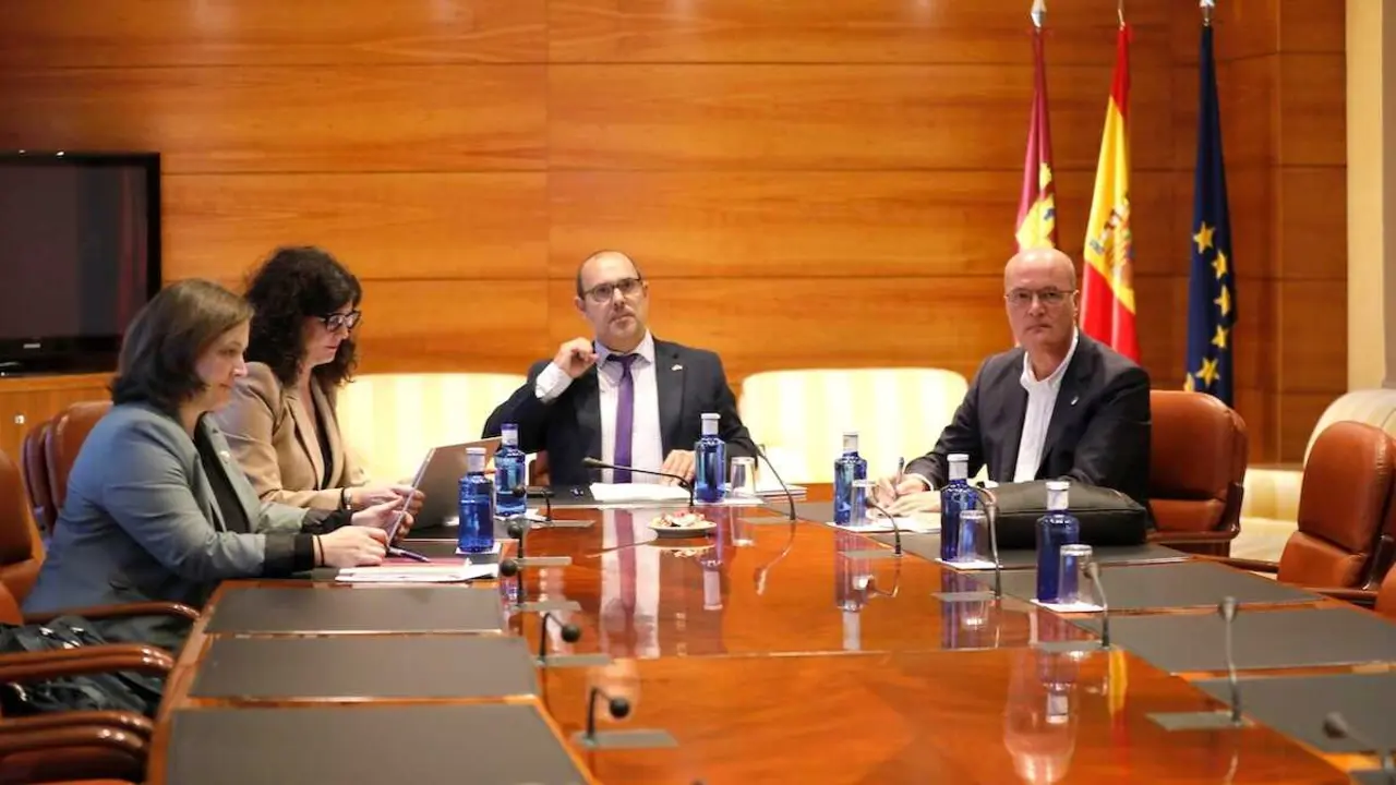 En la imagen un instante de la reunión de la Mesa de las Cortes de Castilla-La Mancha celebrada este jueves en el Parlamento
