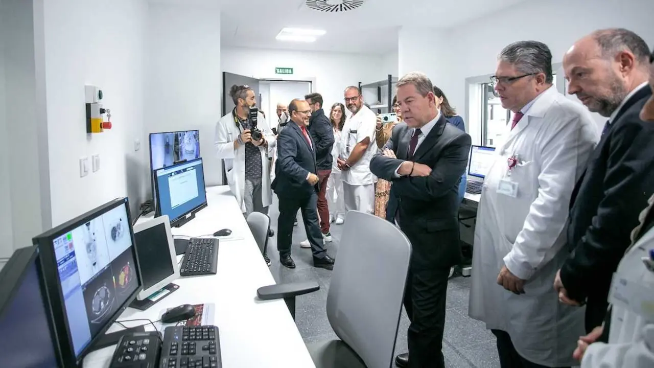El presidente de Castilla-La Mancha, Emiliano García-Page, visita el nuevo Servicio de Medicina Nuclear del Hospital Universitario de Guadalajara