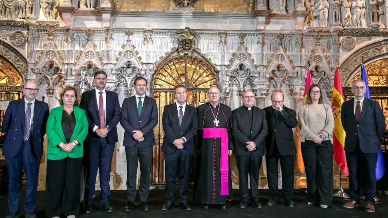 El presidente de Castilla-La Mancha, Emiliano García-Page, ha presentado la exposición conmemorativa del VIII Centenario de la Catedral Primada de Toledo