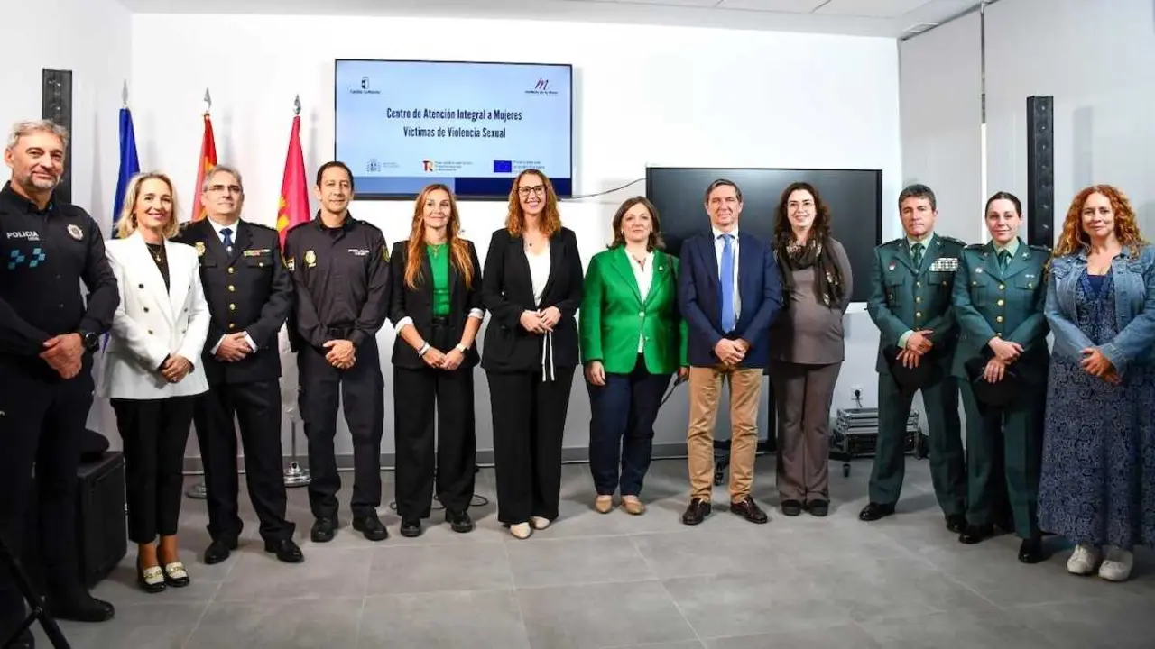 La consejera de Igualdad de Castilla-La Mancha, Sara Simón, durante la visita que ha realizado al Centro de Atención Integral a Mujeres Víctimas de la Violencia Sexual en Toledo