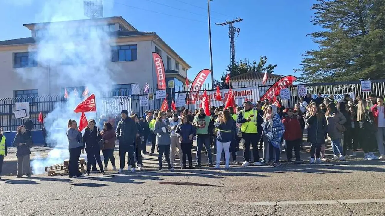 Seguimiento total la segunda jornada de huelga en la planta de Mahle en Motilla del Palancar (Cuenca)