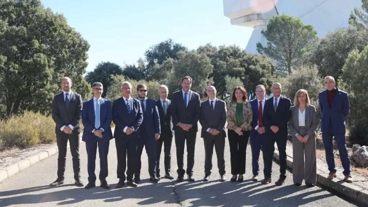 Óscar Puente destaca la contribución al desarrollo científico del Observatorio de Yebes