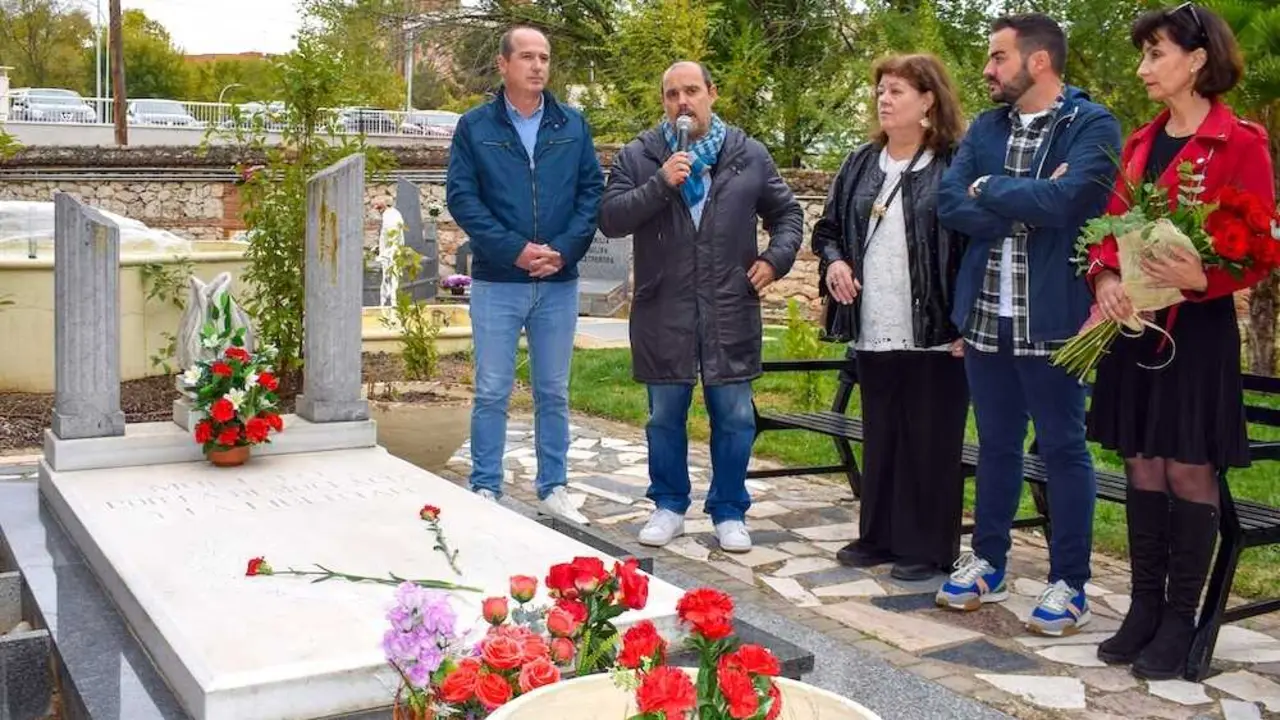 El PSOE de Guadalajara homenajea a las víctimas del franquismo y defiende la memoria