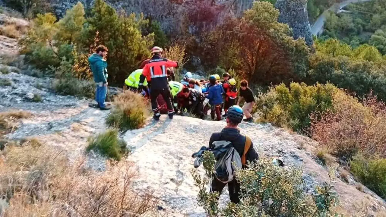 Rescatan a una escaladora de 36 años al precipitarse en la Cueva de la Zarza - Fotografía: Policía Local de Cuenca