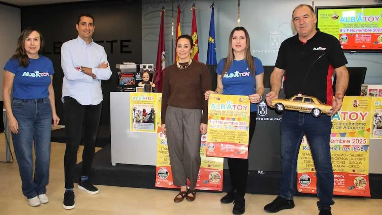 Proyecciones con luz negra en un Planetario o Escuela de Circo, novedades de Albatoy