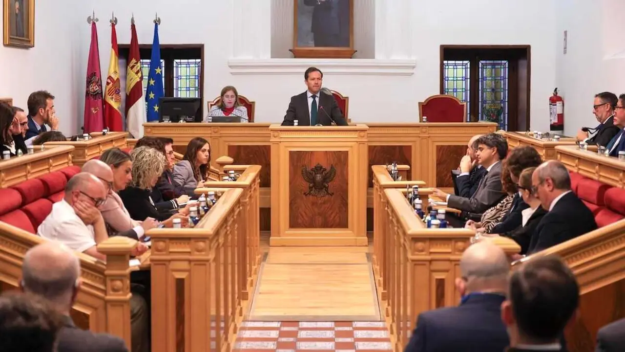 El alcalde de Toledo, Carlos Velázquez, durante su primera intervención en el Debate Sobre el Estado de la Ciudad