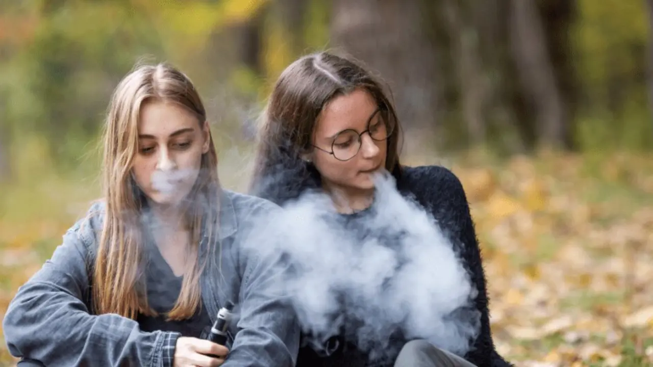 El vapeo despega entre adolescentes de Castilla-La Mancha pese al retroceso en alcohol y tabaco