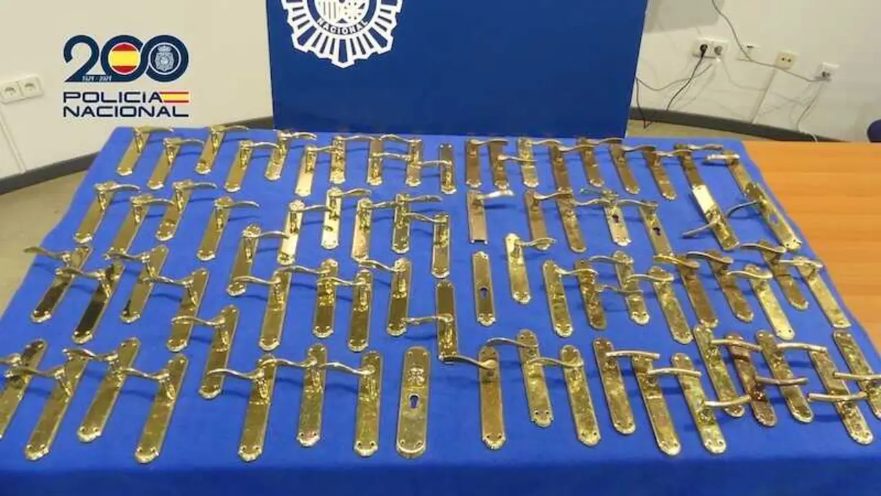 Detenido en Talavera de la Reina (Toledo) por sustraer más de un centenar de manillas de las puertas en portales