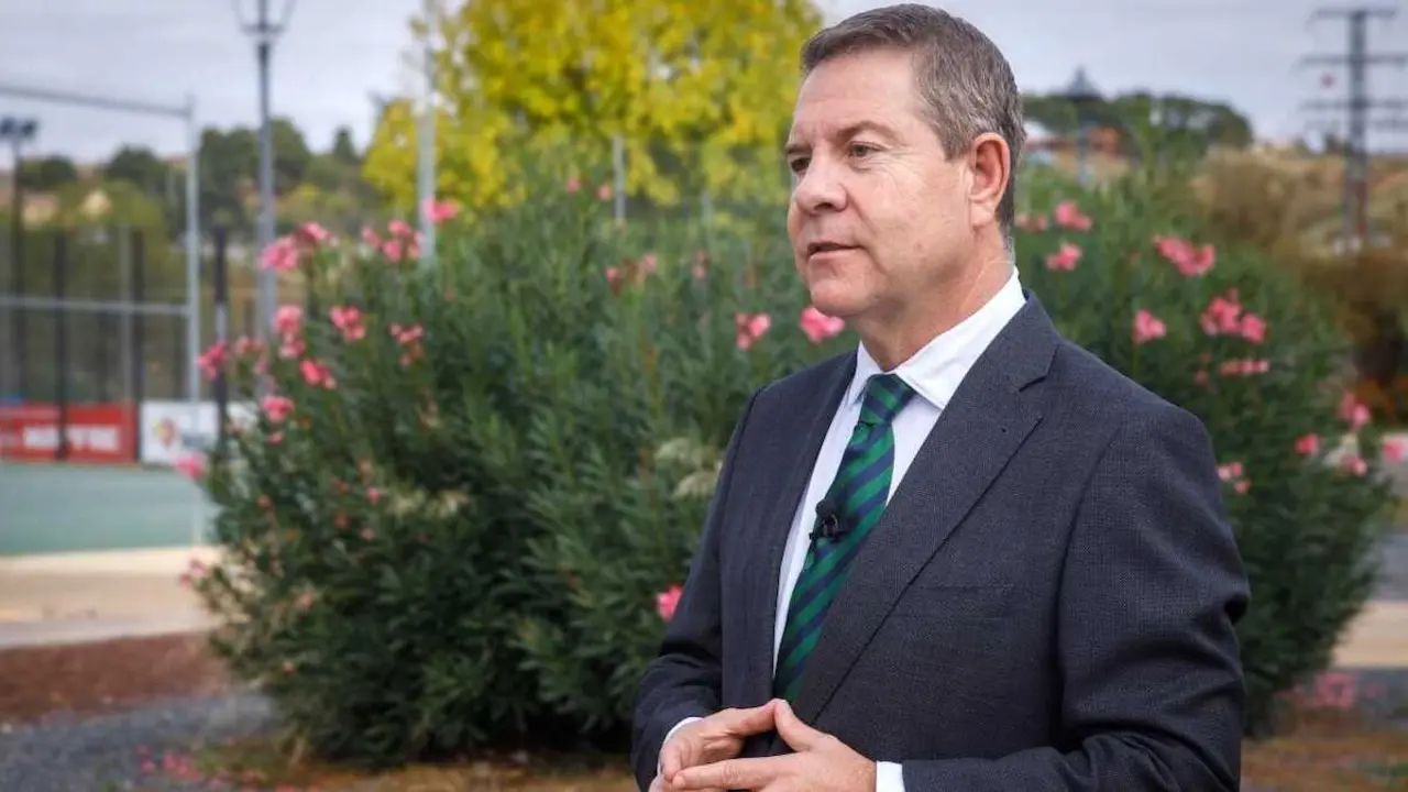 El presidente de Castilla-La Mancha, Emiliano García-Page, aboga por el trabajo conjunto con la comunidad educativa para erradicar el acoso