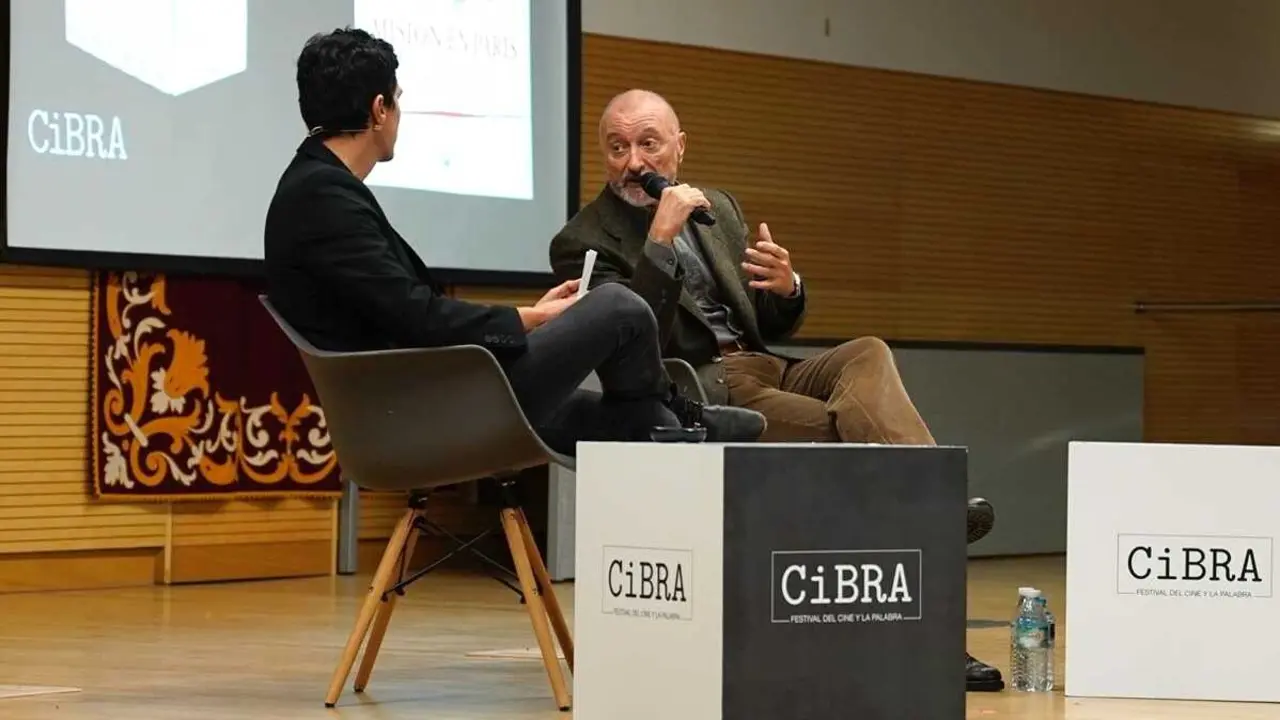 Arturo Pérez-Reverte presenta la nueva aventura del Capitán Alatriste rumbo a París