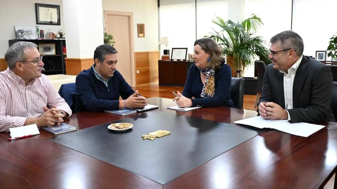 La consejera de Economía, Empresas y Empleo, Patricia Franco, se ha reunido con el secretario general de CCOO en Castilla-La Mancha, Javier Ortega