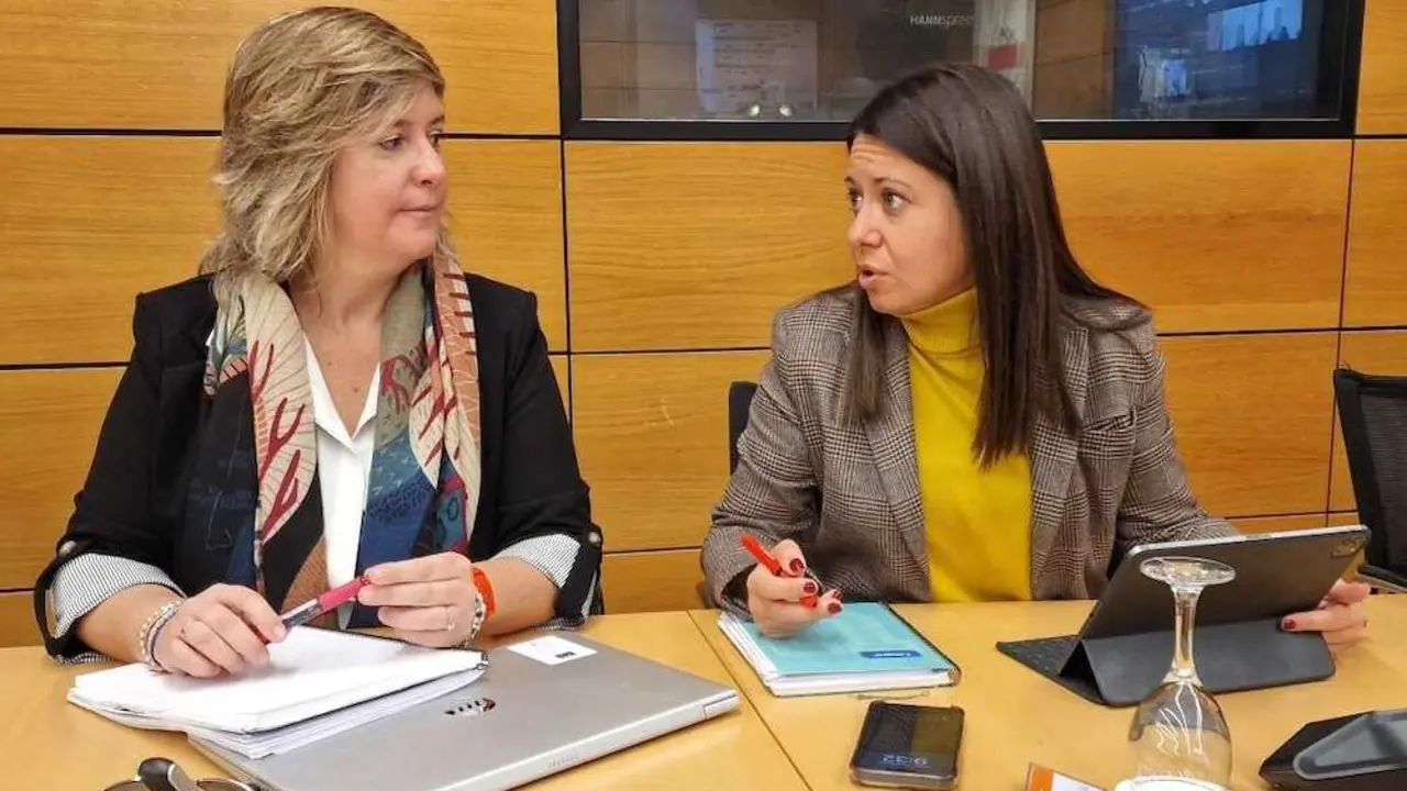 La consejera de Bienestar Social de Castilla-La Mancha, Bárbara García Torijano (d), ha participado este viernes en la Conferencia Sectorial de Infancia y Adolescencia