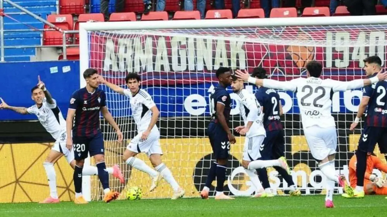El Albacete cae en Eibar tras dos penaltis polémicos pese al doblete de Jefté (3-2)