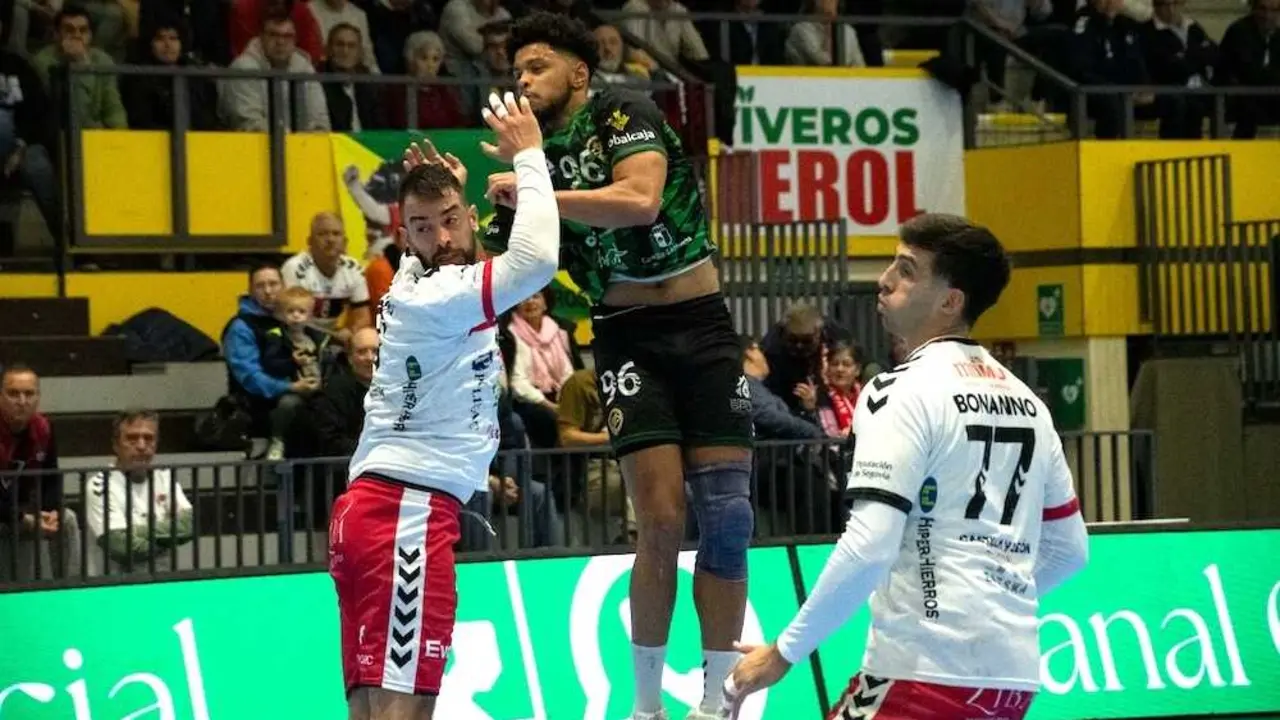 El REBI Cuenca cae en Nava por la mínima y sigue sin puntuar fuera de casa (33-32) - Fotografía: Daniel Pérez