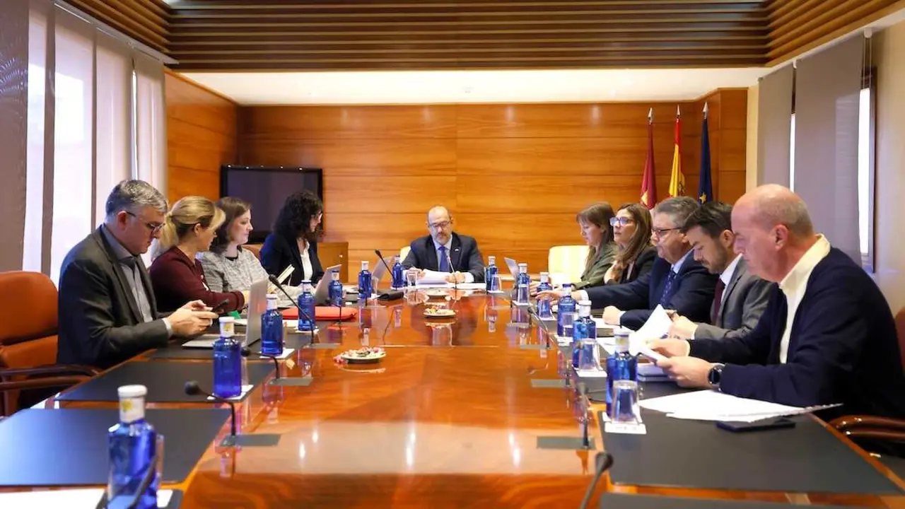 En la imagen un instante de la Junta de Portavoces y Mesa de las Cortes de Castilla-La Mancha celebrada este lunes