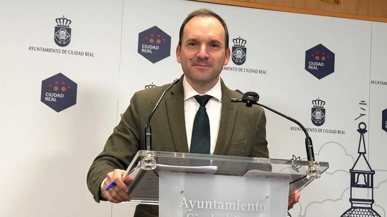 El portavoz del equipo de Gobierno del Ayuntamiento de Ciudad Real, Guillermo Arroyo, en rueda de prensa - EP