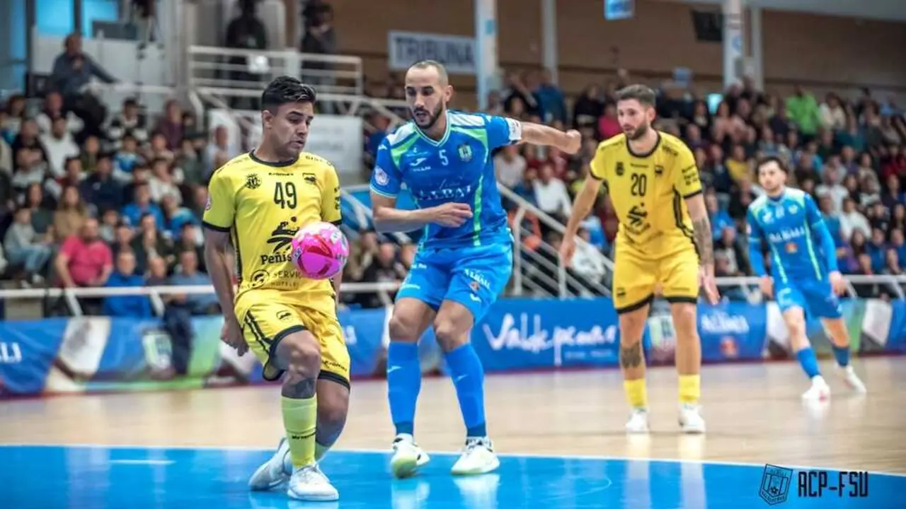 El Valdepeñas se afianza en casa con un triunfo trabajado ante el Peñíscola (1-0)