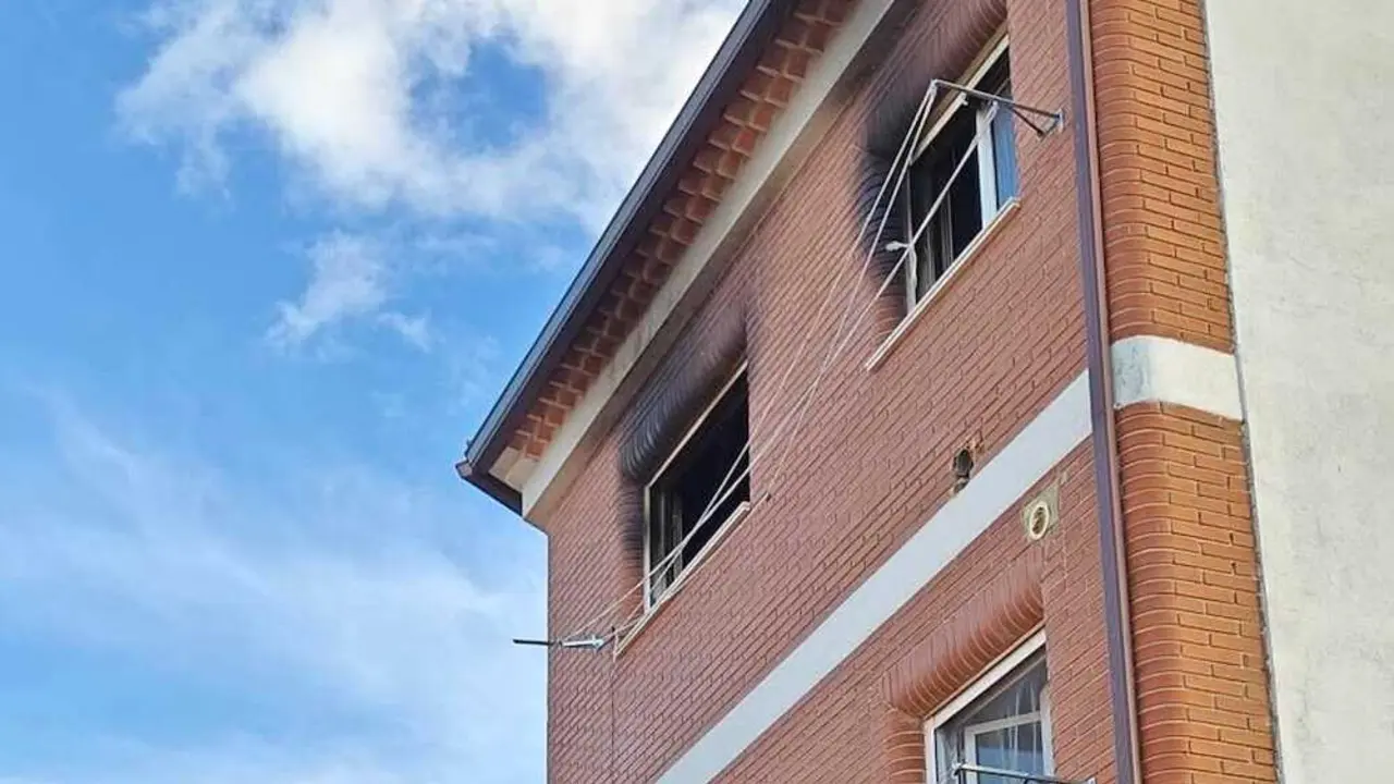 Sofocan un incendio en una vivienda de Villar de Olalla, originado por un cargador