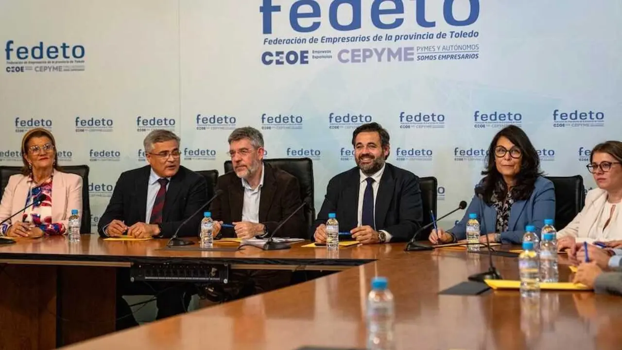El presidente del PP de Castilla-La Mancha, Paco Núñez, con el Comité Ejecutivo de la Federación Empresarial Toledana (Fedeto), junto al vicesecretario de Economía y Empleo del PP, Alberto Nadal