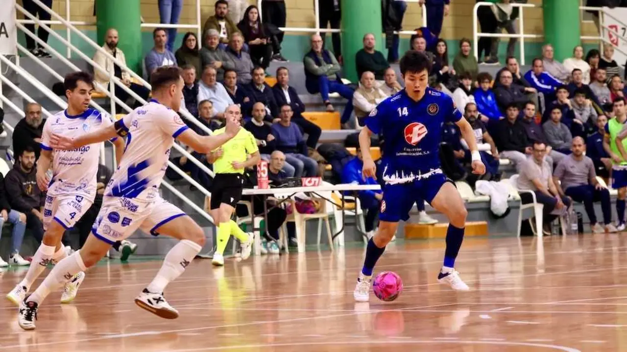 El Manzanares impone su pegada y avanza con solvencia a los octavos de Copa (1-3)