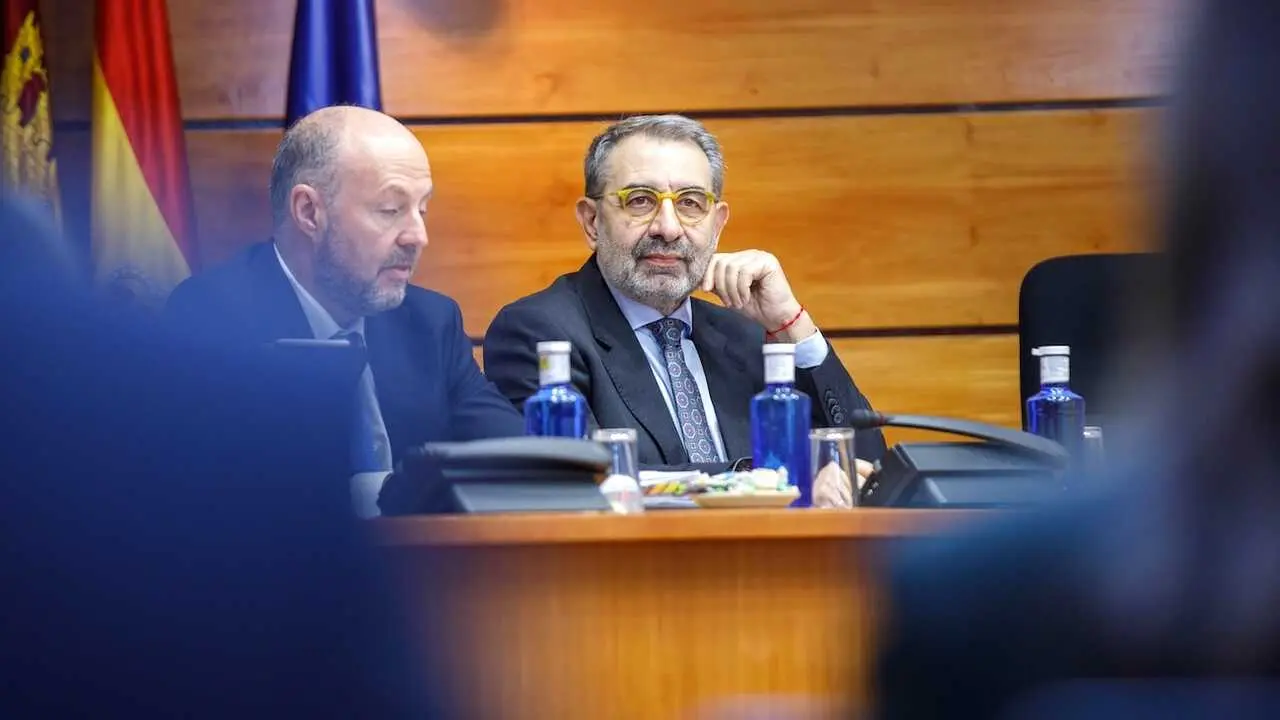 El consejero de Sanidad de Castilla-La Mancha, Jesús Fernández Sanz, durante su comparecencia en la Comisión de Presupuestos de las Cortes de Castilla-La Mancha