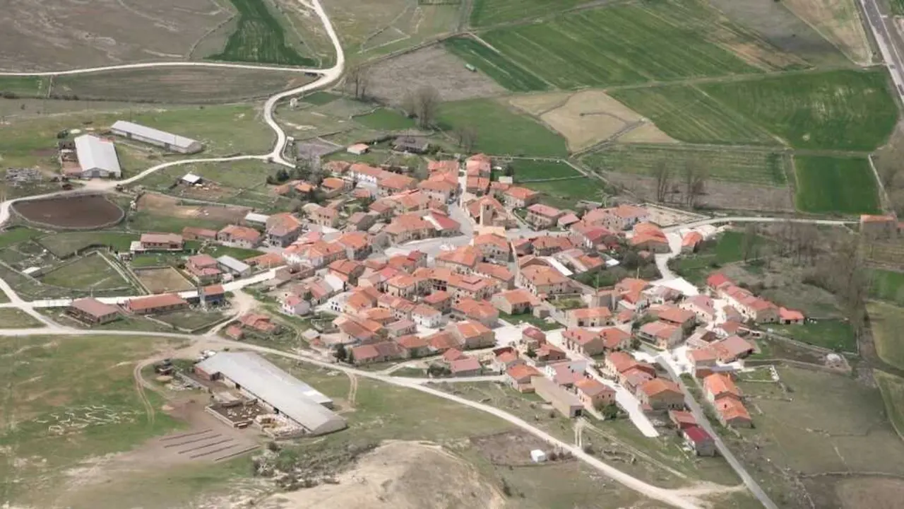 En la imagen de archivo vista aérea de la localidad de Campisabalos (Guadalajara)
