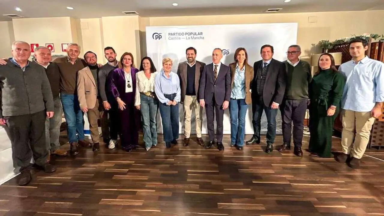 El presidente del PP de Castilla-La Mancha, Paco Núñez, y la vicesecretaria nacional de Sanidad y Política Social, Carmen Funez, han participado este sábado en el Congreso del PP de Puertollano (Ciudad Real)