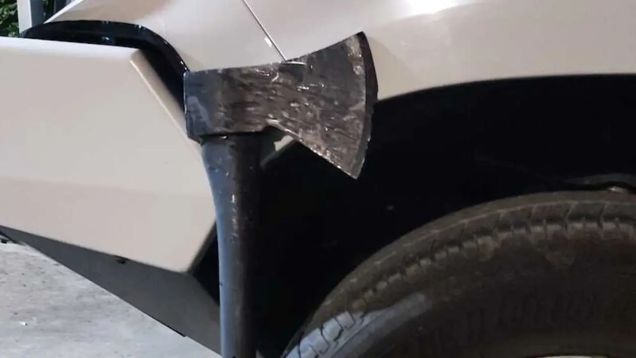 Detenido tras ser pillado robando y atacar a los guardias civiles con un hacha