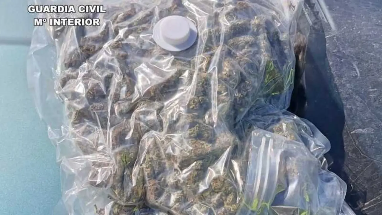 Detenido un hombre en Caudete (Albacete) con 400 gramos de marihuana ocultos en su coche