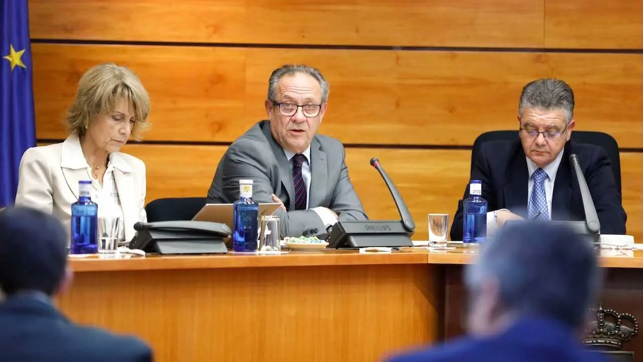 El consejero de Hacienda, Administraciones Públicas y Transformación Digital, Juan Alfonso Ruiz Molina, durante su comparecencia en la Comisión de Presupuestos de las Cortes regionales