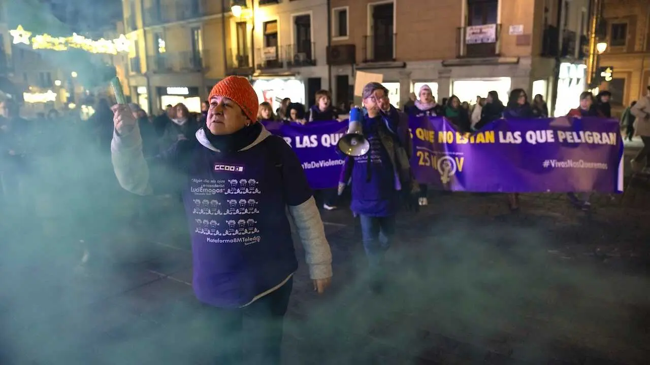 Manifestación de la Plataforma 8M de Toledo con motivo del Día Internacional para la Eliminación de la Violencia contra la Mujer (25N) - EFE/Ángeles Visdómine