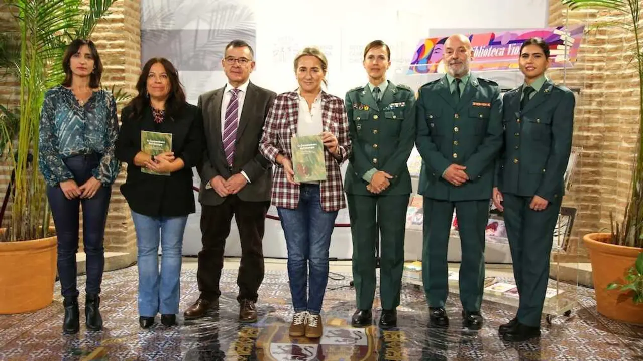 La Delegación del Gobierno ofrece medio centenar de obras en su 'Biblioteca Violeta'
