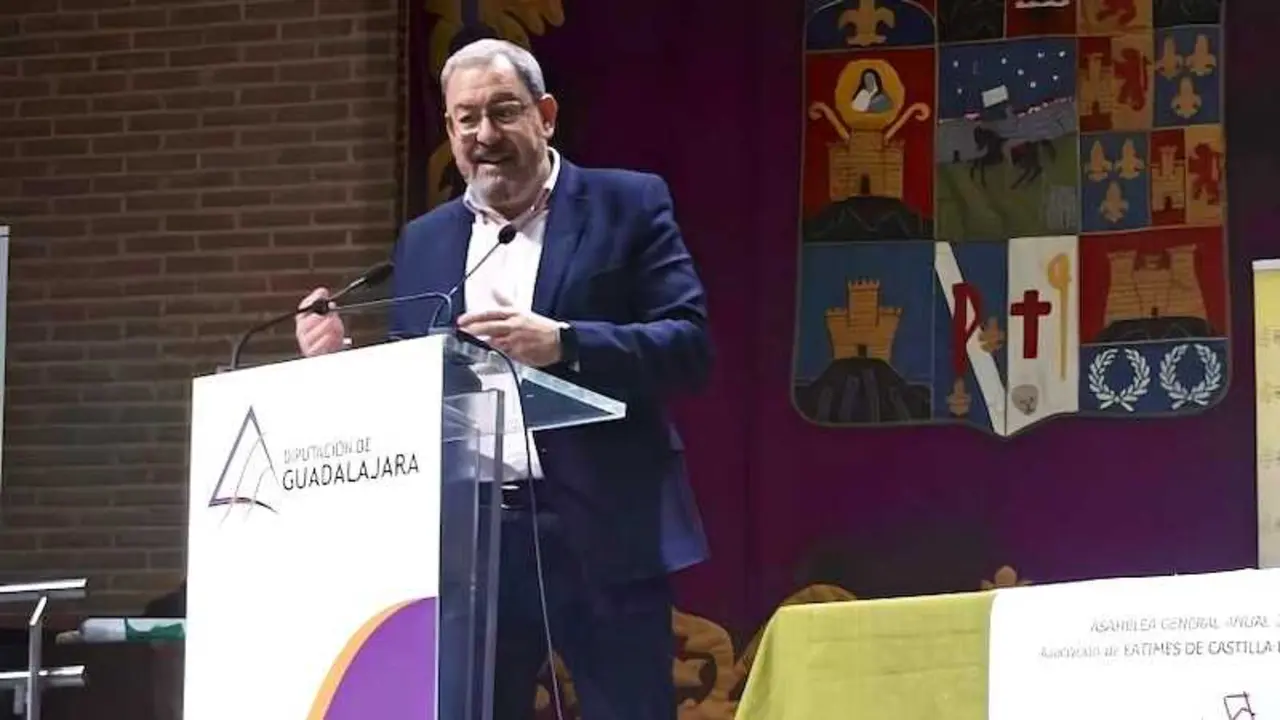 El viceconsejero de Administración Local y Coordinación Administrativa, Eusebio Robles, durante su intervención en la Asamblea de la Asociación de Entidades Locales Autónomas de Castilla-La Mancha y de la Federación Española de Entidades Menores (FEEM) que se ha celebrado este fin de semana en Guadalajara.