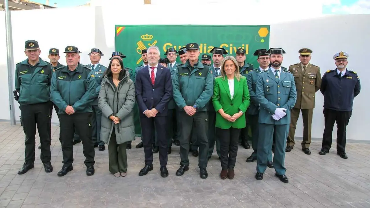 El ministro del Interior, Fernando Grande-Marlaska, ha inaugurado el nuevo cuartel de la Guardia Civil en Caudete (Albacete)
