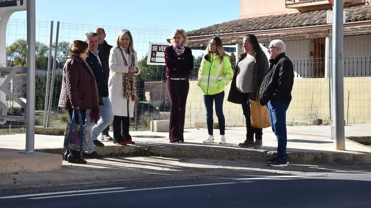 La delegada de la Junta en la provincia de Cuenca, Marian López, ha visitado las obras de mejora de la CM-2109 entre Arguisuelas y Cardenete